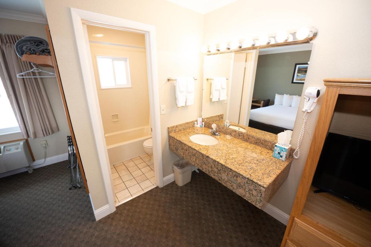 Motel Blue Door 3*